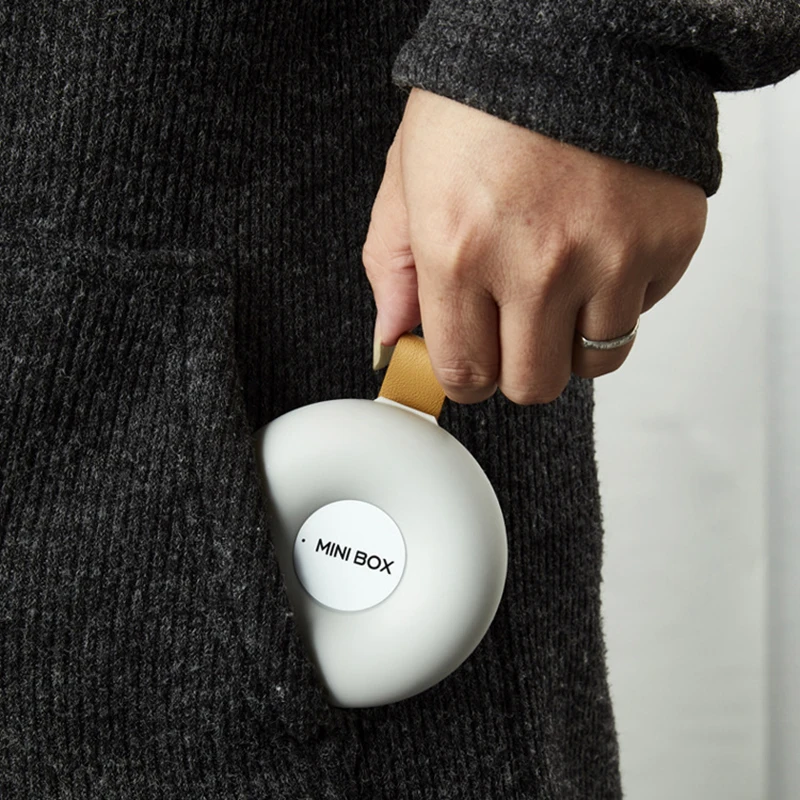 Mini portatile moderno con corda sospesa Mini scomparto anti smarrimento Scatola di immagazzinaggio sigillata a ribaltamento Scatola di immagazzinaggio per medicinali di grande capacità