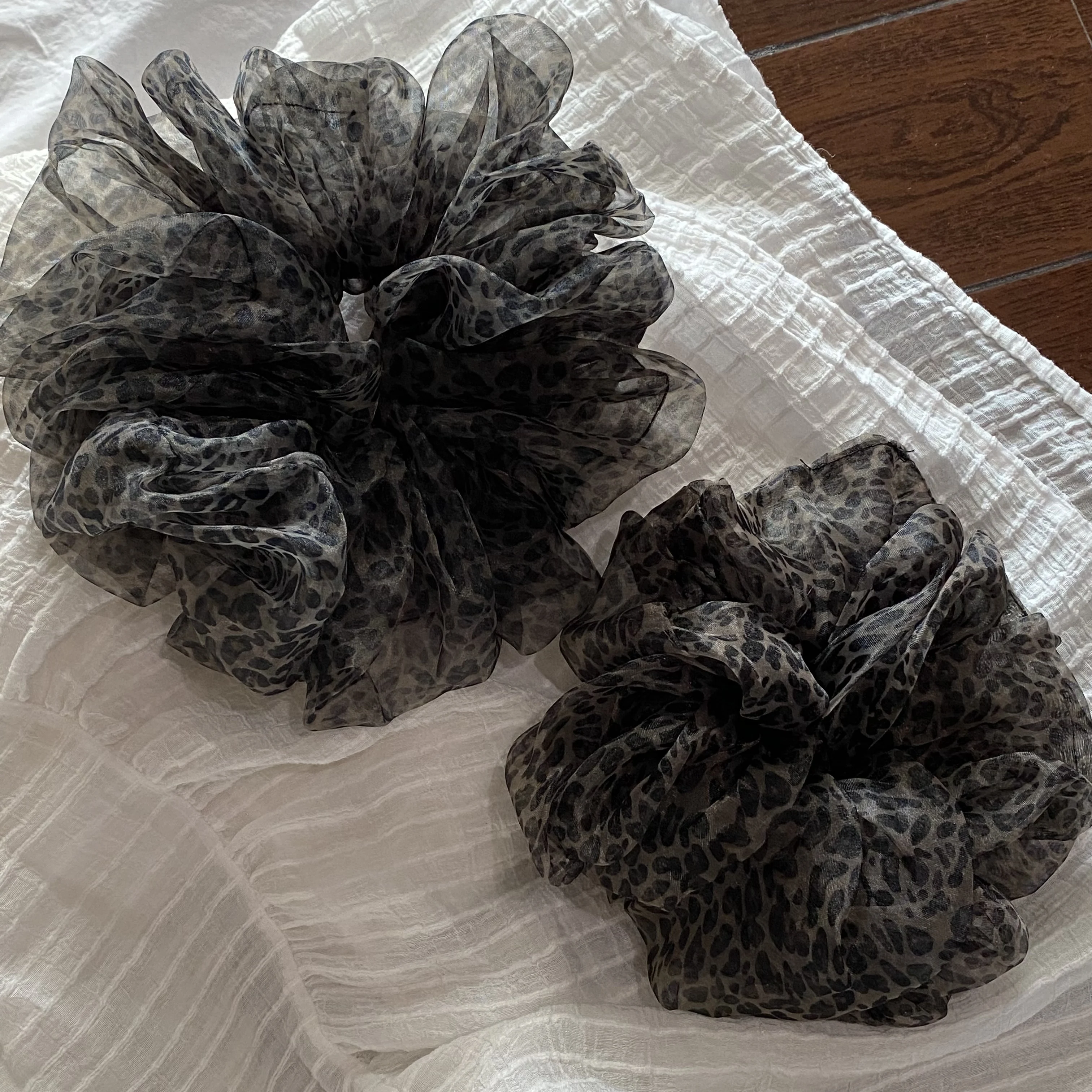 

Иностранная индивидуальность, марлевая резинка для толстой кишки с леопардовым принтом, модная резинка для волос, милая и крутая, популярная девушка, высококачественный шар с хвостиком hea