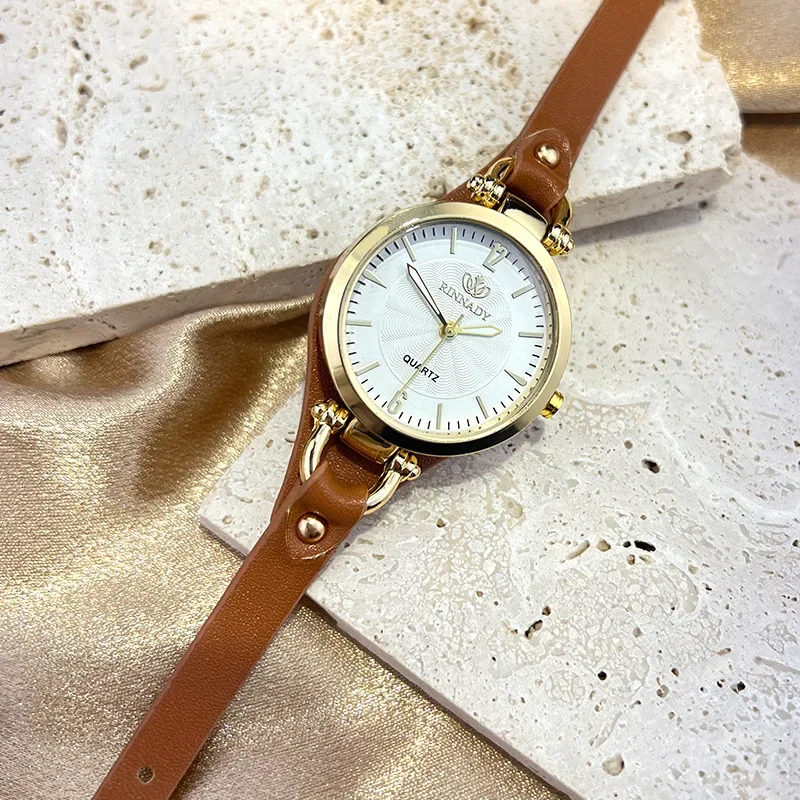 Женские кварцевые наручные часы с кожаным ремешком