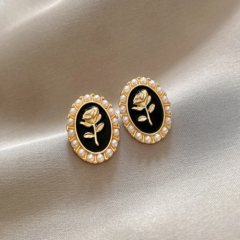 Trendy Camellia Tulip Flower Imitation Pearl Oval Stud Earring for Women Black White Creative Korean Geometry Jewelry Girl Gift