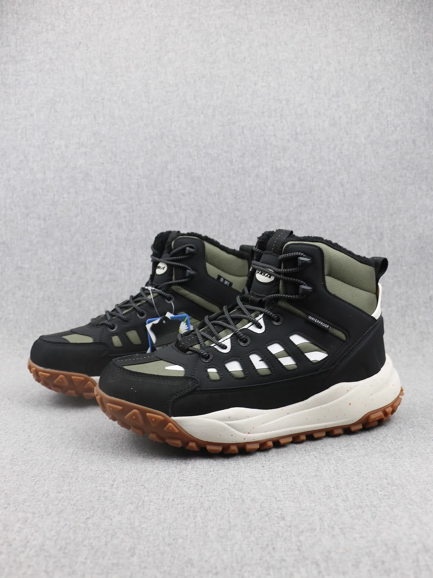 حار جديد وصول في الهواء الطلق المضادة للانزلاق دائم قسط أحذية المشي متعددة الوظائف أحذية المشي عارضة الأحذية