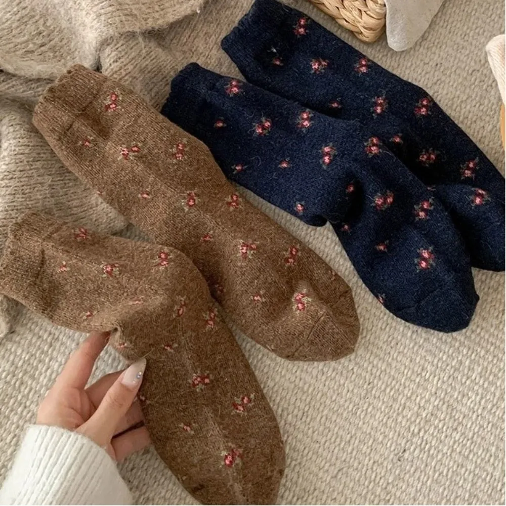 جديد رشاقته المرأة الجوارب الكورية نمط زهرة نمط زهرة الجوارب منتصف العجل الأوسط جوارب أنبوبية الشتاء