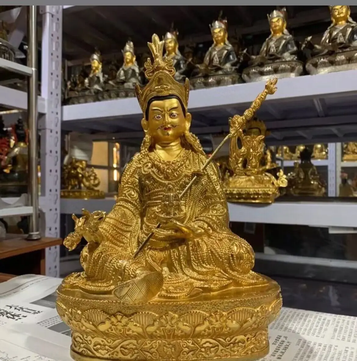 

Pure copper boutique Padmasambhava Tuas gilded Buddha, one foot high, 31 cm high, Buddhist articles, 10 inch lotus master decora