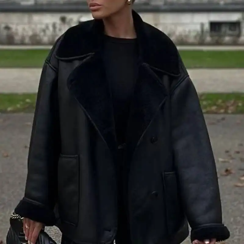 เสื้อแจ็คเก็ตหนังผู้หญิงสีดำสำหรับฤดูหนาว สไตล์สตรีทแวร์ อินซาร์ต หนา อุ่น แจ็คเก็ตโค้ทเรียบหรู ปี 2025 ผู้หญิง หนัง PU Jaqueta