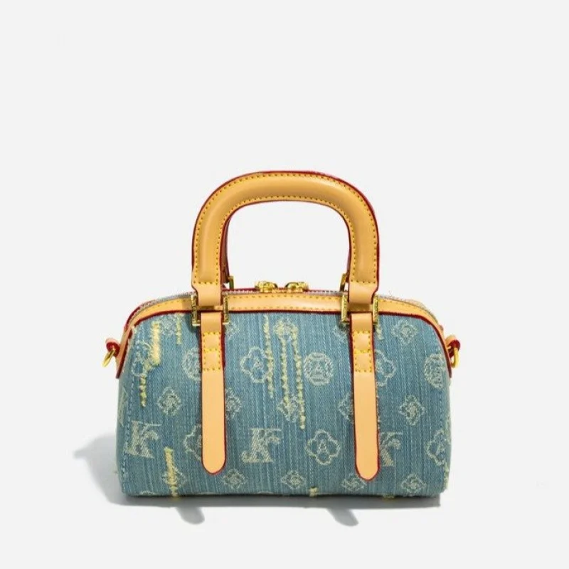 

Fashionable Business Commuter Bag With Minimalist Design And Large Capacity For Stylish Women