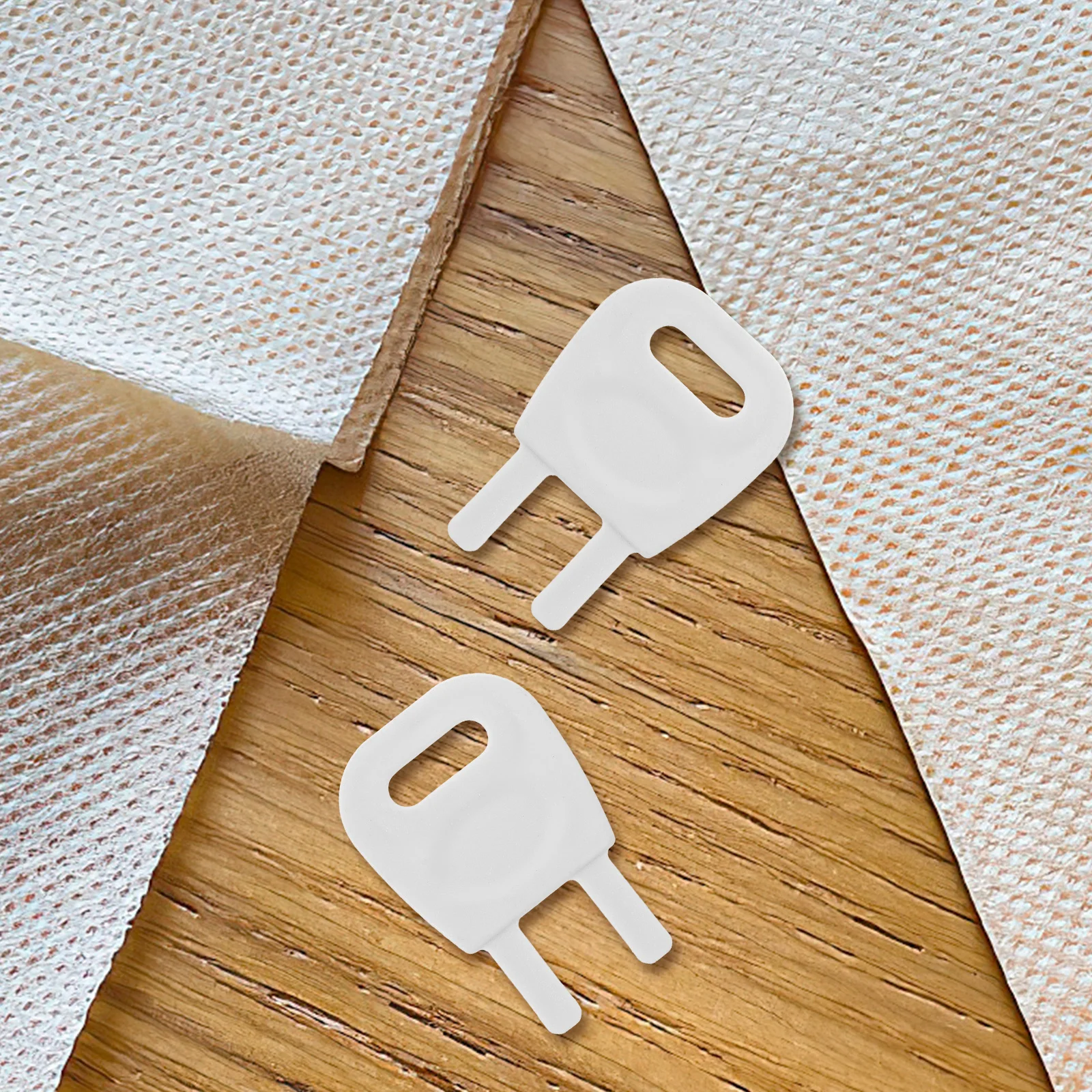 

2Pcs Paper Towel Dispenser Key Plastic Replacement for Commercial Toilet Paper Holder Easy to Use Roll Unlock Tool