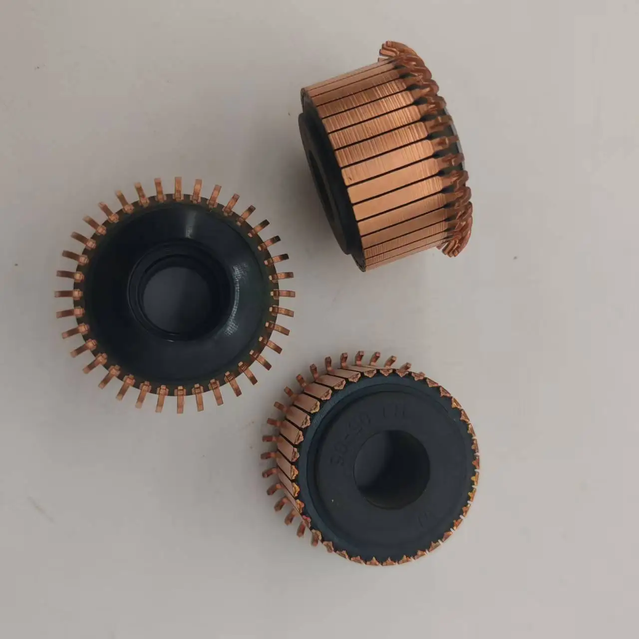 40.5*15.12*22.3（28）*36P Chy-2403-36 Is Suitable for Midea Washing Machine Motor Commutators. They Are All the Same Size and Can Be Used Universally