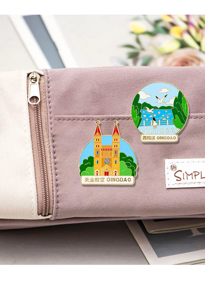 تشينغداو السياحية تذكارية بروش البقع ذات المناظر الطبيعية الخلابة في مدن شاندونغ الصين مايو الرابع شارة معدنية مربعة دبوس تشينغداو البيرة