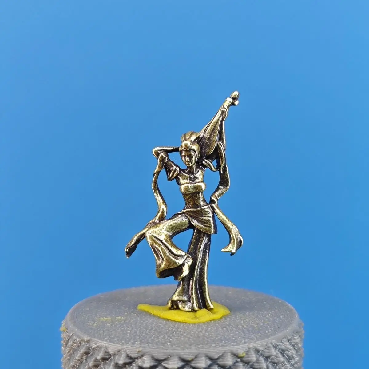 Brass Ancient Flying Apsaras, Upside-down Pipa, Beautiful Female Figure Model, Fish Tank, Bonsai and Landscape Decoration