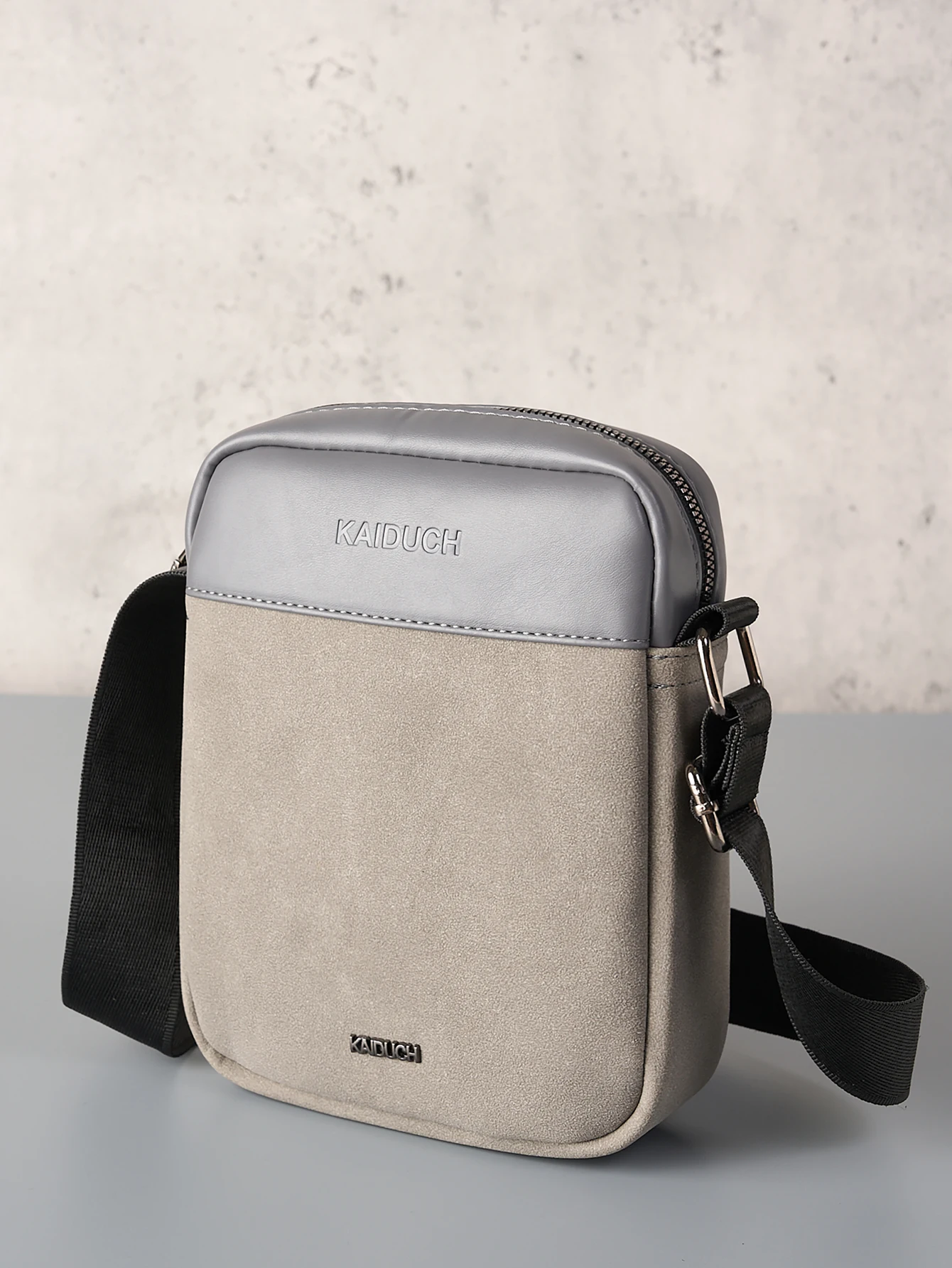 Leichte Umhängetasche aus PU-Leder für Herren, lässige Schultertasche mit mehreren Reißverschlusstaschen, wasserabweisende Brusttasche – Detail 2