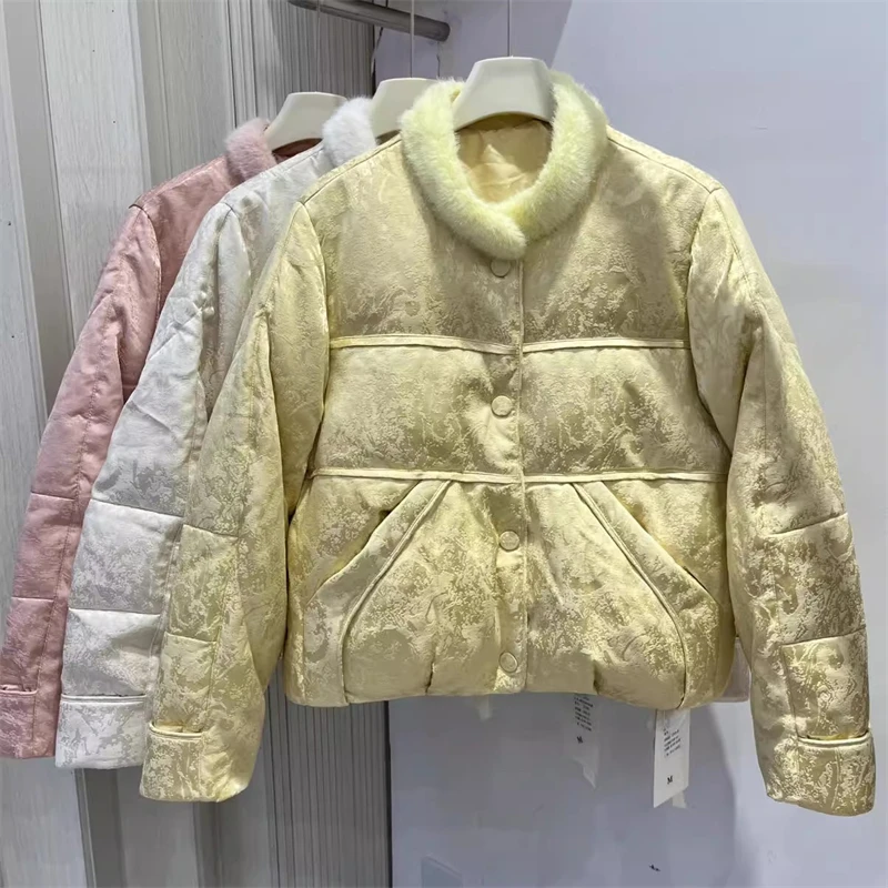 Jaket Musim Dingin 2025 Wanita Kerah Bulat Model Sambung Bulu Imitasi Pendek Tebal Hangat Gaya Cina Bordir Pelangsing Pakaian Luar