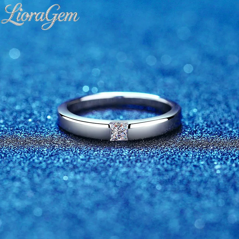 LioraGem Unisex Moissanite Ring, Luxurious Princess Cut Minimalist 30-Point Moissanite Couple's Ring Platinum PT950 Stamp