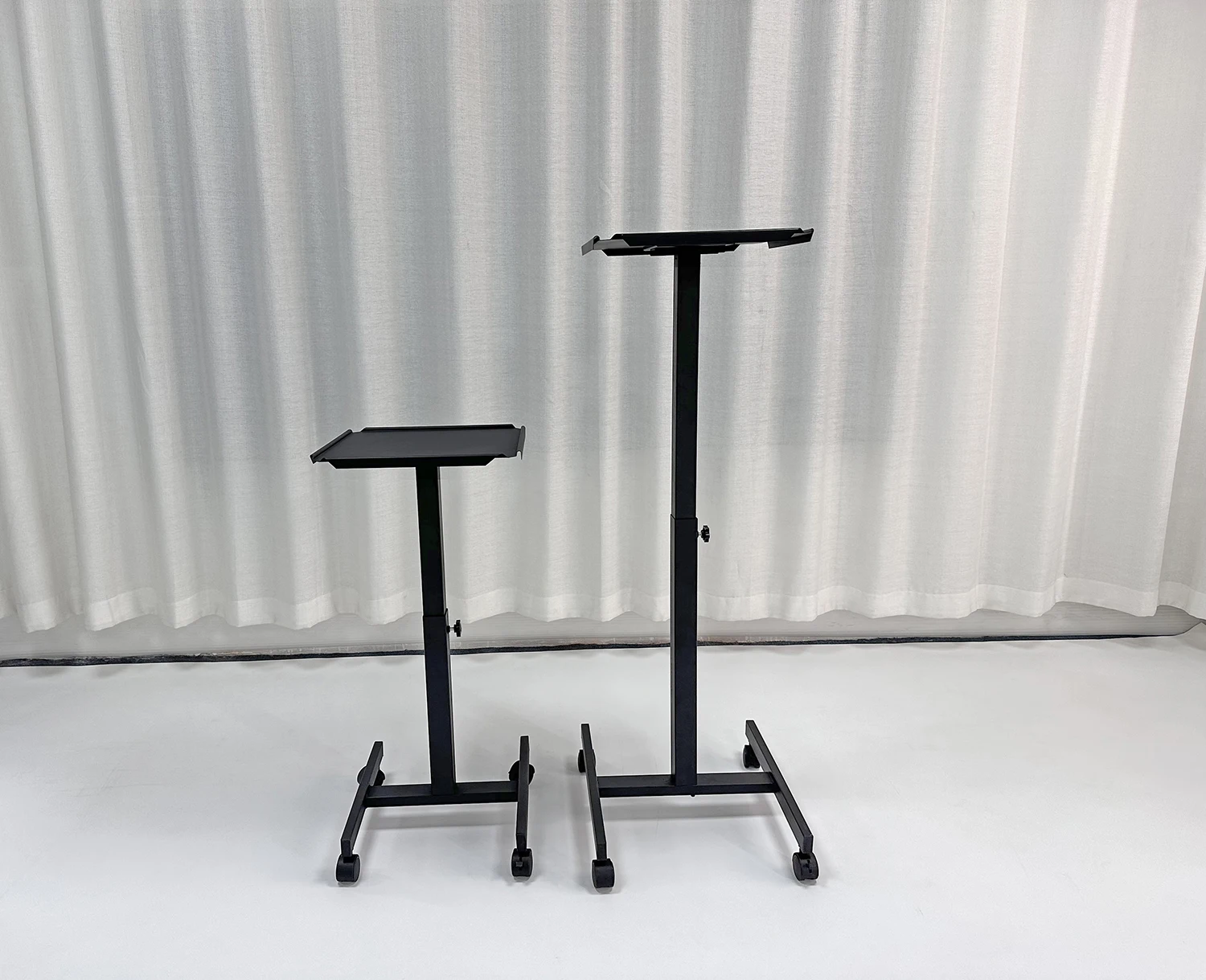 حامل بروجيكتور محمول متعدد الوظائف مع ارتفاع قابل للتعديل D8410/D8412 مكتب/طاولة استوديو للاستخدام المنزلي