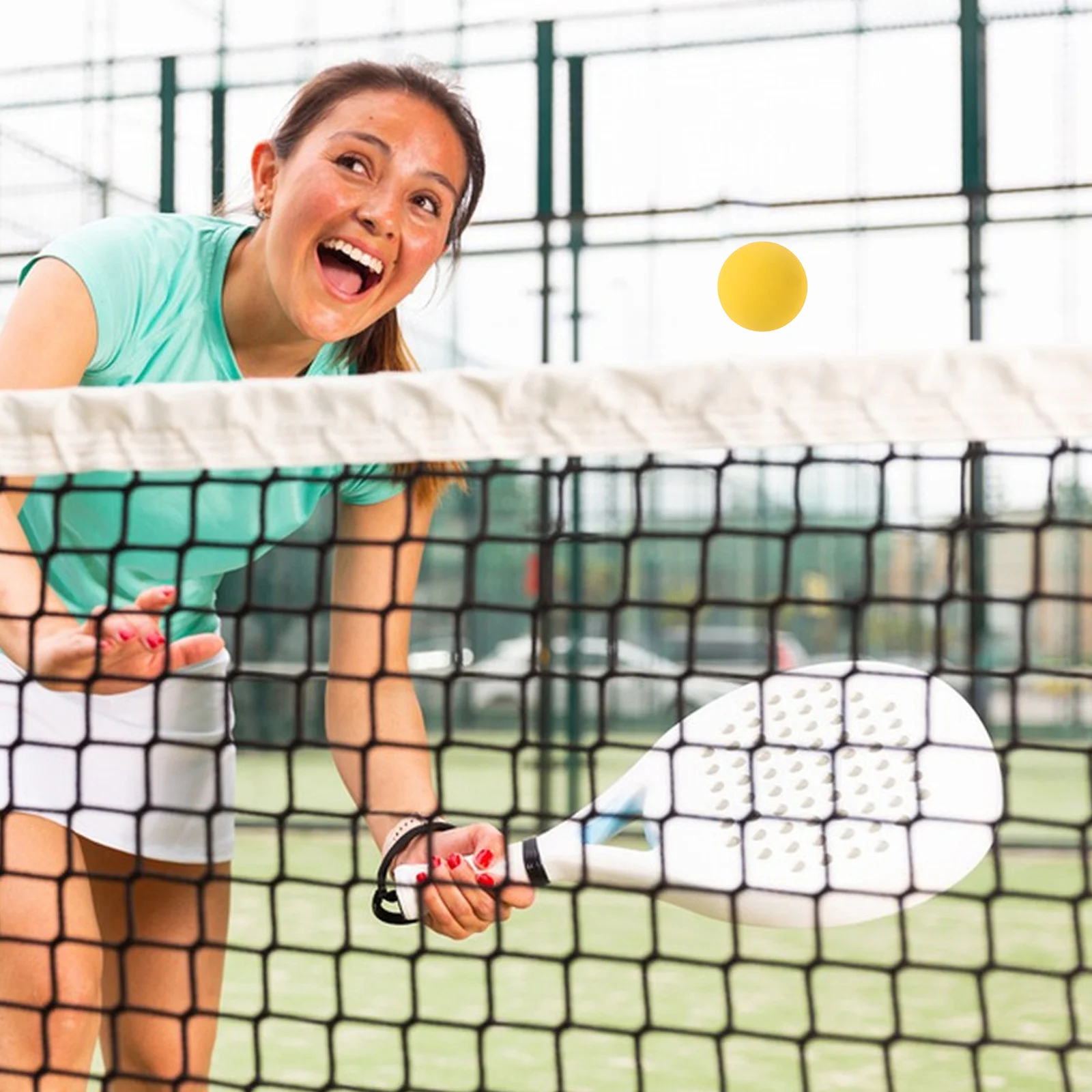 4 قطع من كرات الارتداد المطاطية عالية المرونة، كرات رياضية صفراء مجوفة صغيرة للتدريب على رد الفعل والمهارات