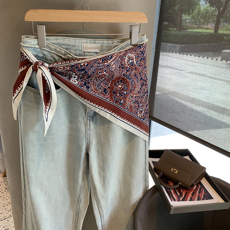 

Lightweight Luxury Waist-enhancing Faux Silk Scarves Triangular Scarves Bottom Curtains Neck Protectors Outerwear Small Shawls