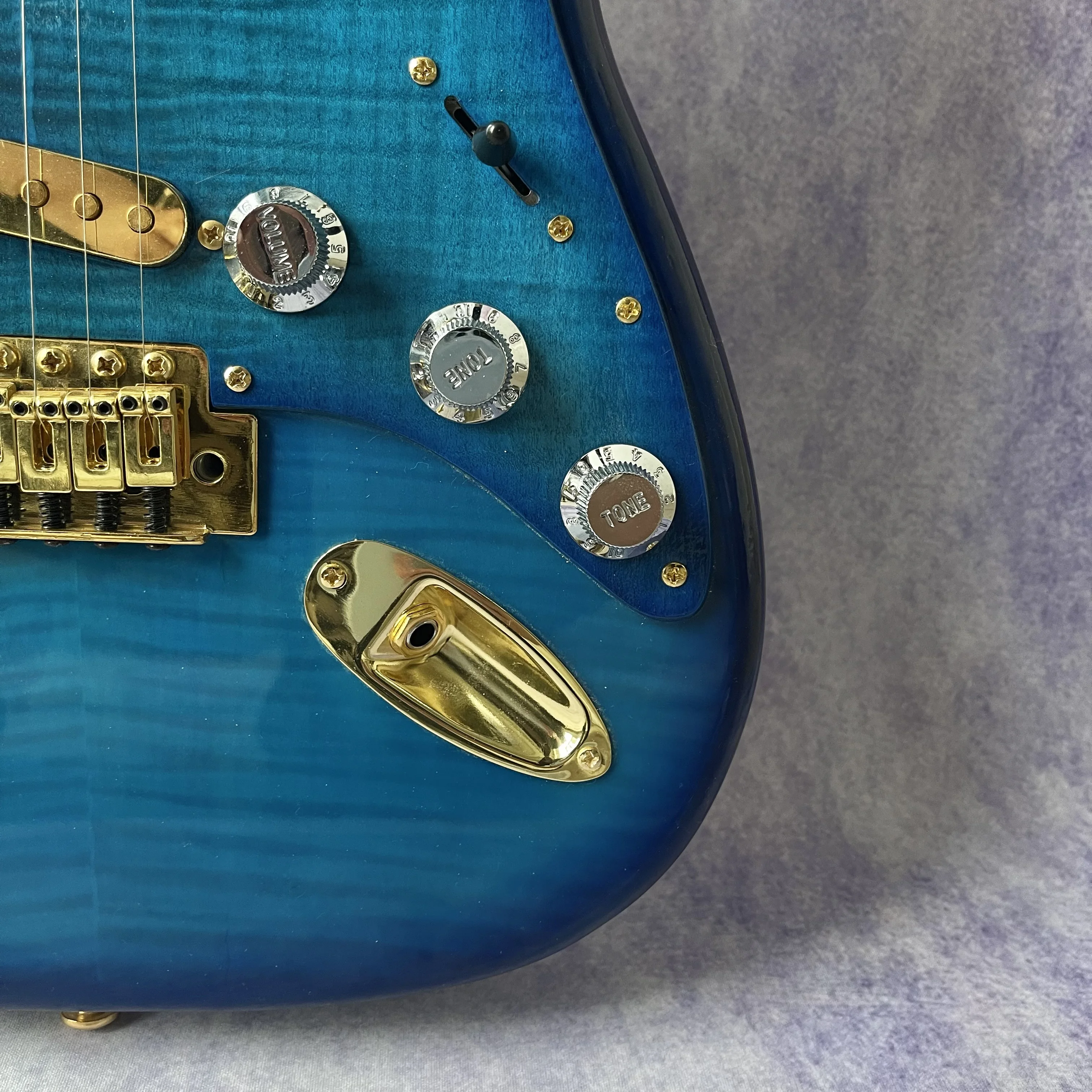 Custom Special Royal Blue Standard STa Electric Guitar 6-string Golden Hardware Hign Quality Guitarra