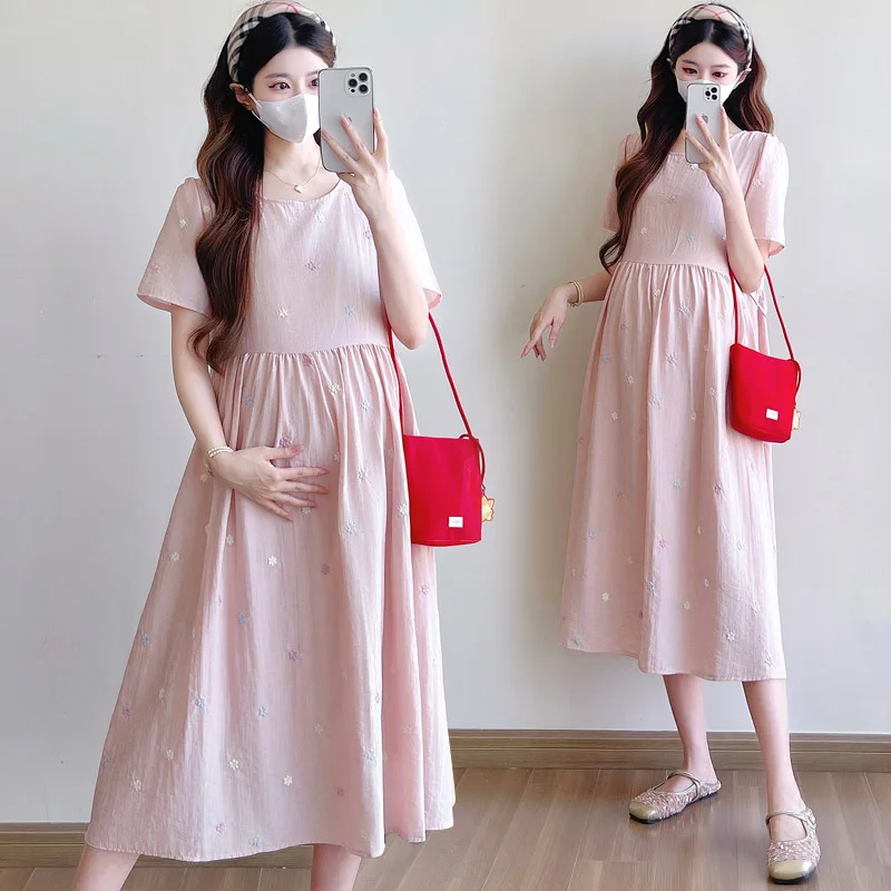 

2025 New Maternity Dress Slimming Hip-Covering Embroidered Dress Petite-Friendly Sweet Korean Style Long Dress Pregnancy Women