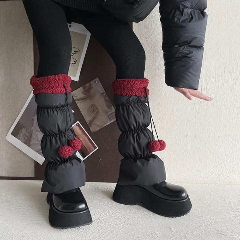 

Мягкие пуховики с отделкой из овечьего флиса, гетры с плюшевыми шариками для холодного сезона, стеганые термосапоги, манжеты,