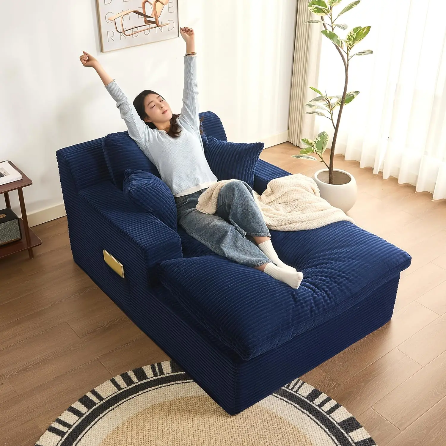 كرسي استرخاء بونيل كبير الحجم مقاس 63 بوصة، سرير أريكة قابل للتحويل مع وسائد قابلة للإزالة وجيوب جانبية، سروال قصير أزرق، مساند للذراعين