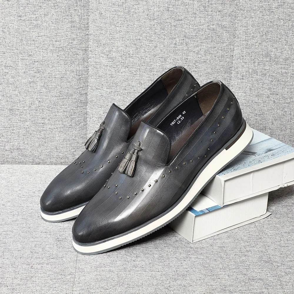 Top Grade Luxury Men Genuine Leather Casual Flat Shoes Original Stripe Rivets Adorn The Unique Tassel Design Elegant Loafers