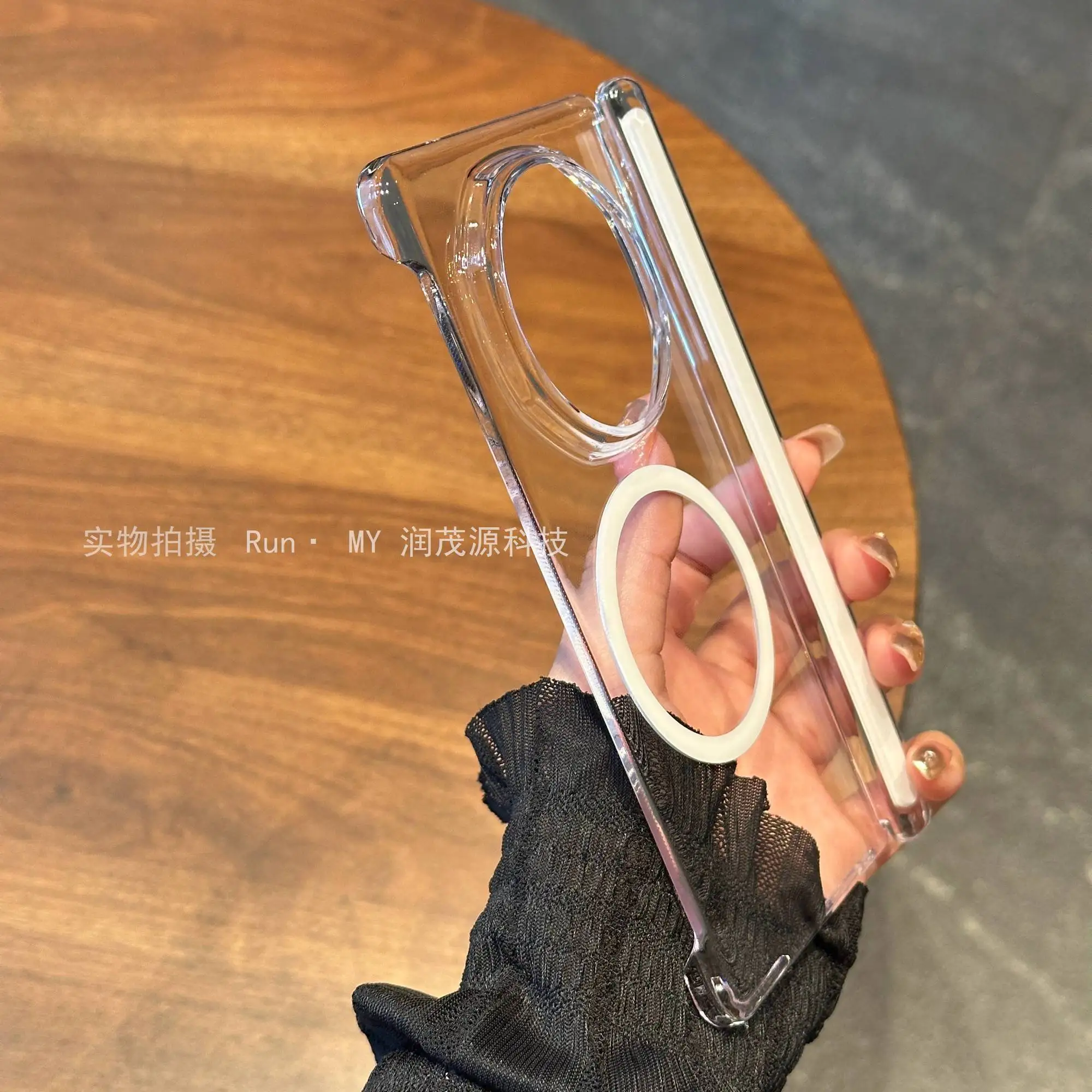 Etui na Honor Magic V6 V5 5G Przezroczyste Magnetyczne z Zawiasem, Twarda Obudowa na Tył, Kompatybilne z Bezprzewodowym Ładowaniem Honor Magic V5 — zdjęcie produktu 4