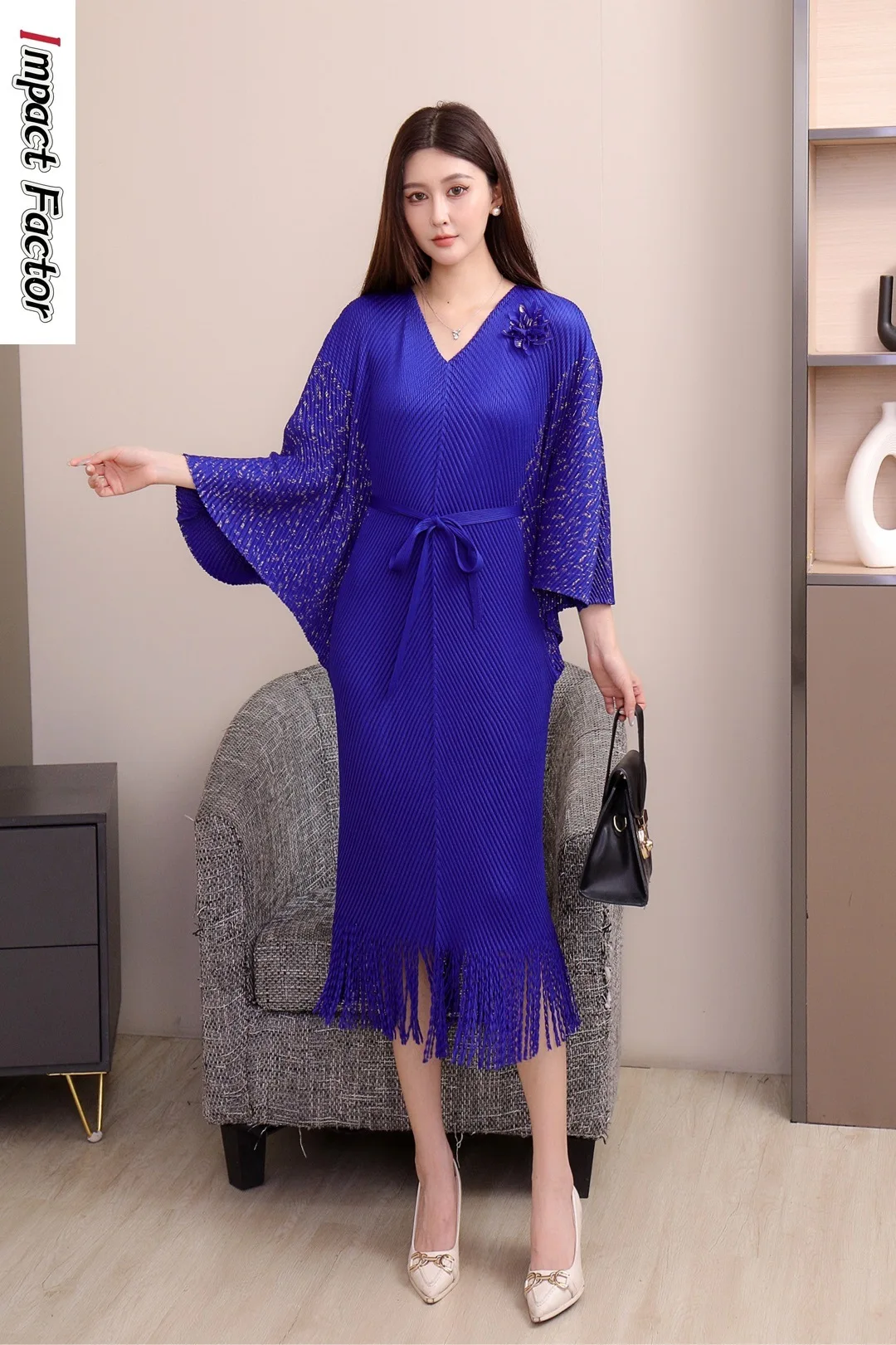 

Miyake 2025 Autumn New Pleated Women's Fashion Dress Temperament Thin V-neck Bronzing Fringe Dress