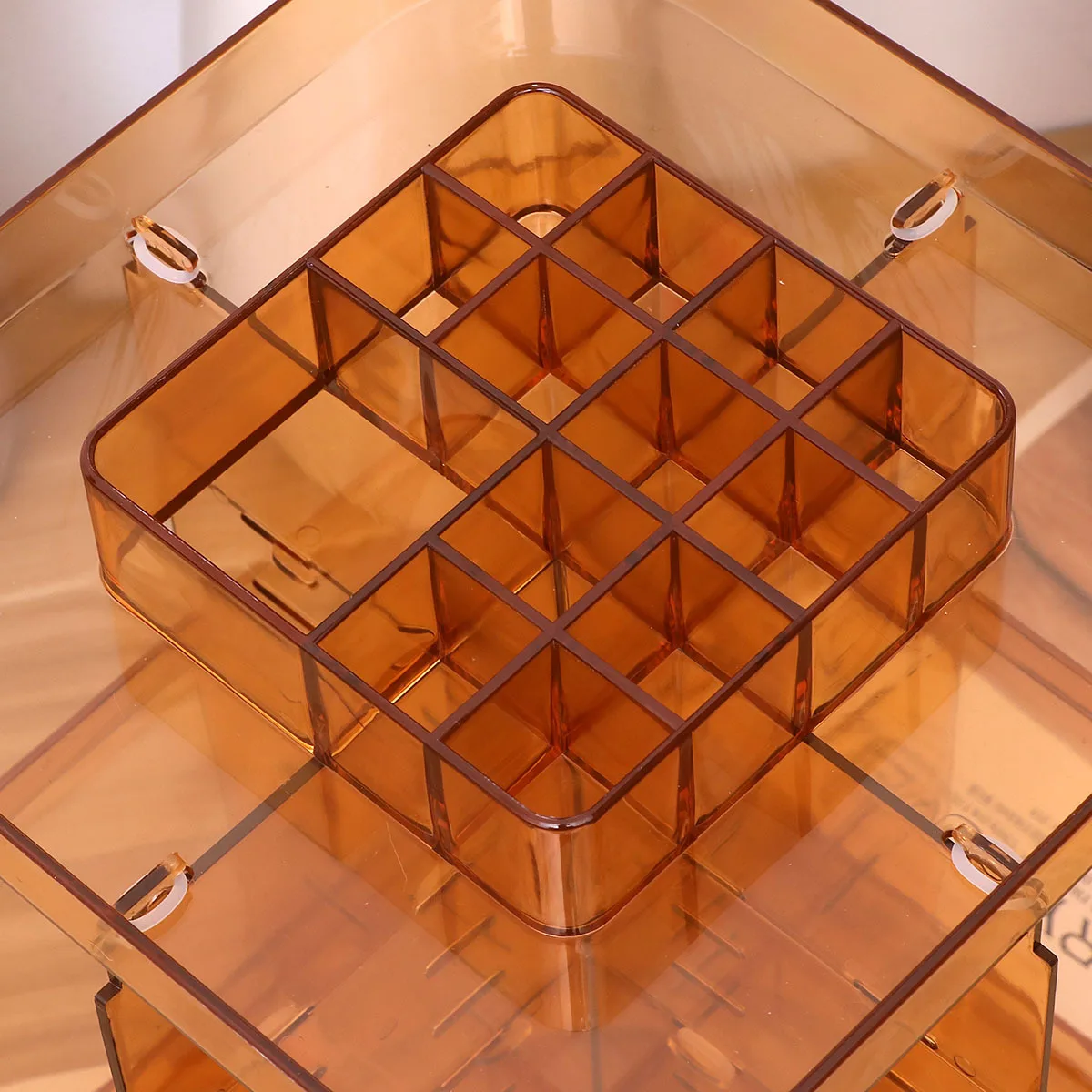 منظم دوار، رف مربع ذو سعة كبيرة، حامل مكياج، رف تخزين متين لرذاذ الجسم للعناية بالبشرة والعطور