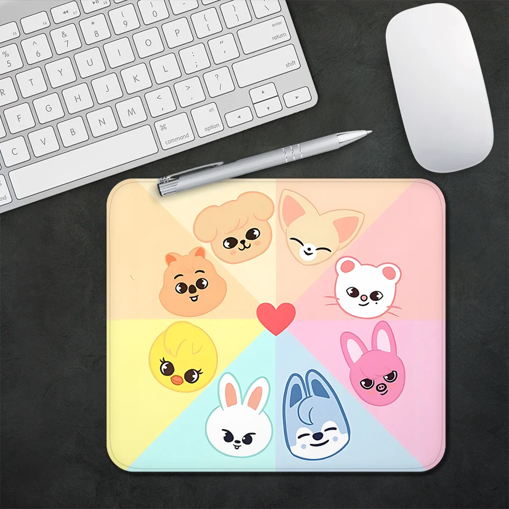 S-Skzoo-o K-Kpop S-Stray K-Kids Gaming Mouse Pad XS Small Mousepad For PC Gamer Desktop Decoration Office Mouse Mat Deskmat Rug