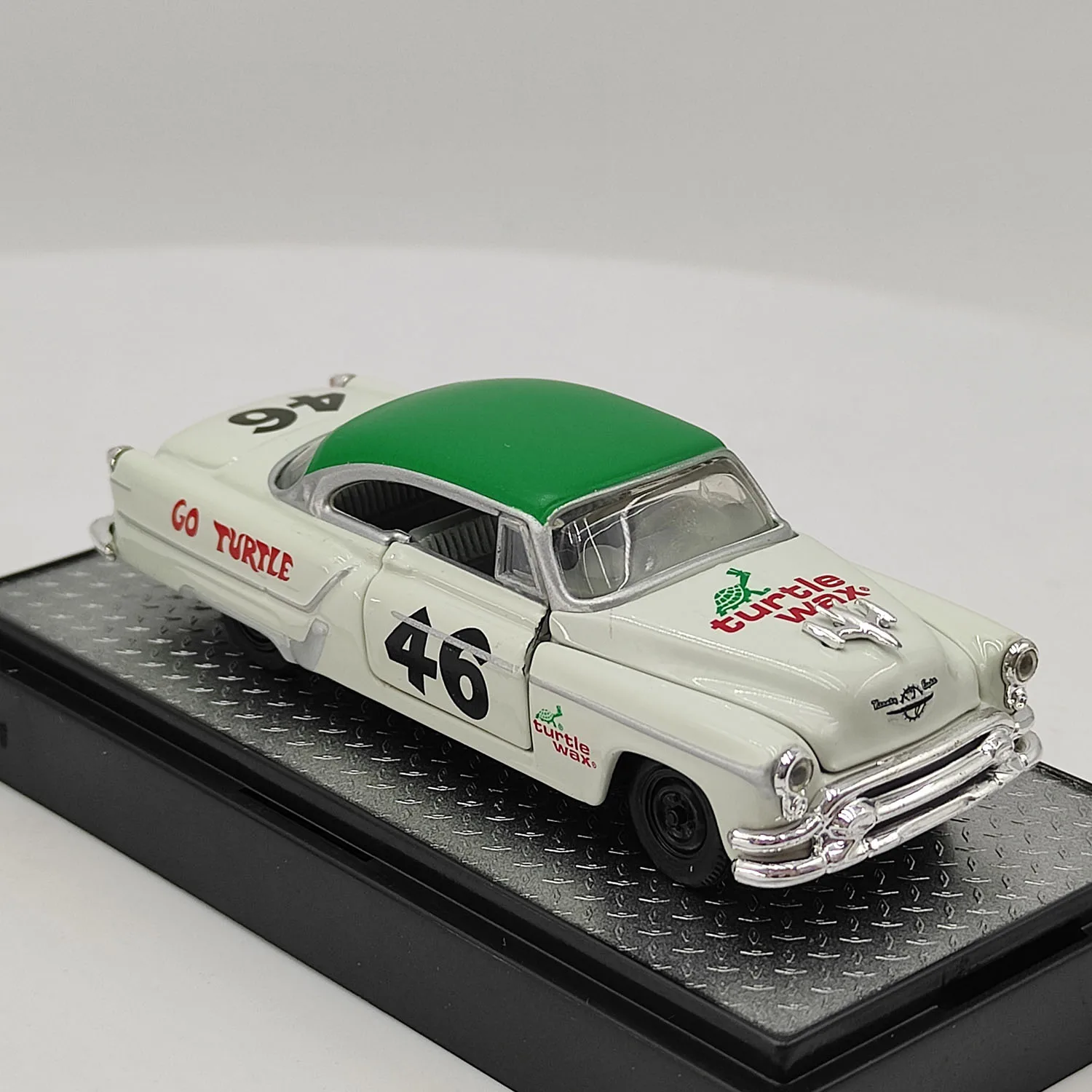 Diecast M2 1/64 Scale 1953 0ldsmobile 98 Three-door White Vintage Car Alloy Car Model Collectible Toy Gift Souvenir Display