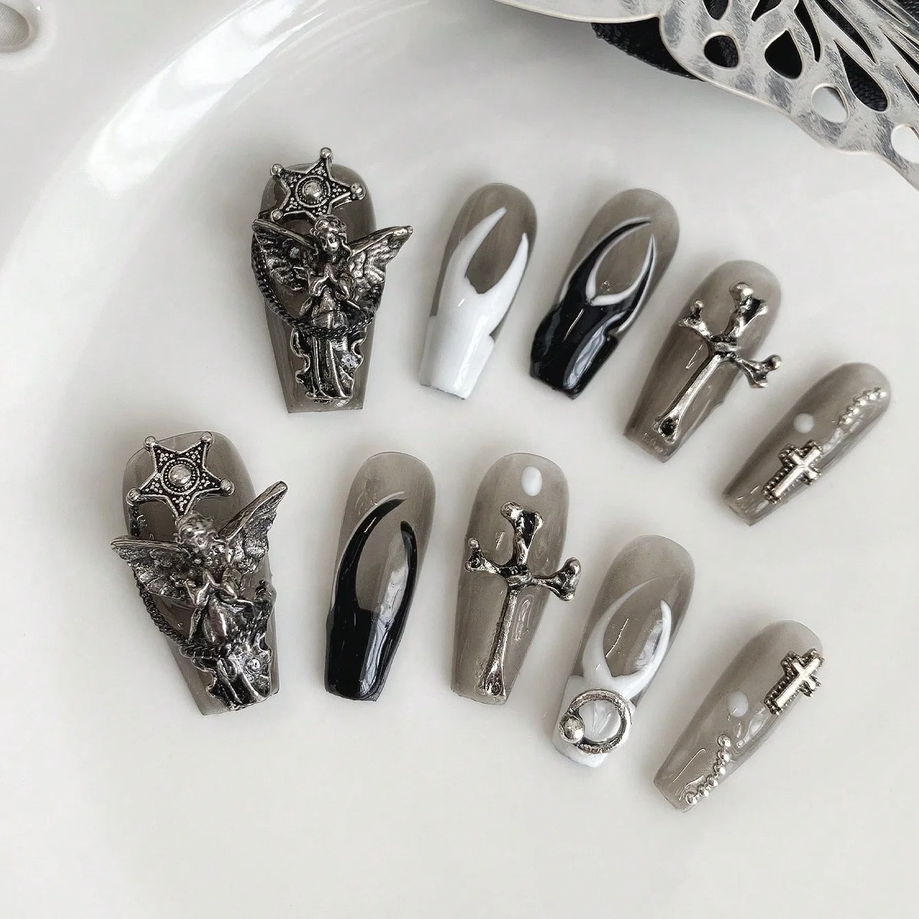 10 pièces d'ongles en forme de cercueil faits à la main, beaux faux ongles, nail art d'ange noir et blanc d'halloween, adaptés aux femmes à utiliser