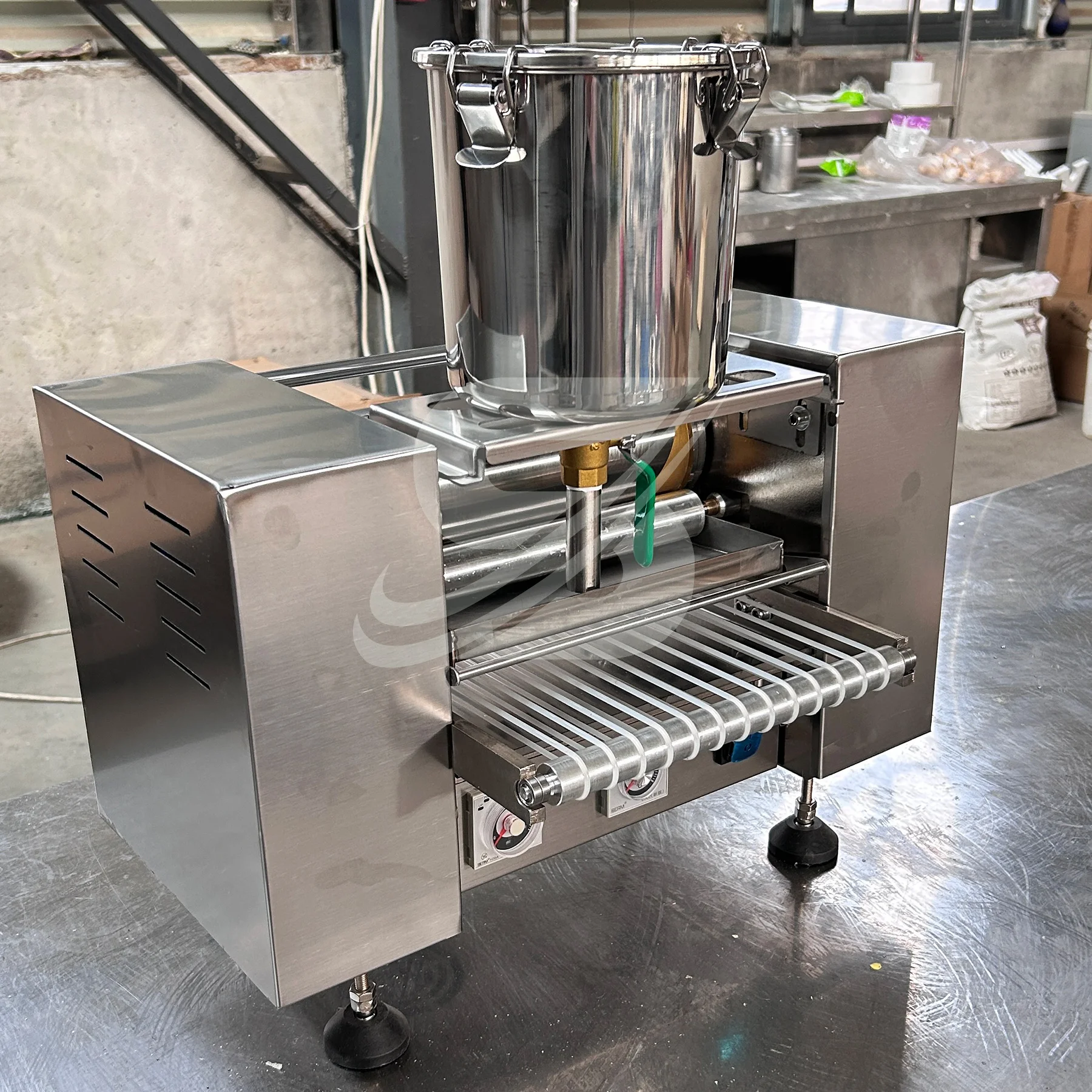 Automatische elektrische bladerdeeg- en crêpemachine Nieuwe staat Eierhuid Mille Crêpe Pannenkoekenwikkelmachine