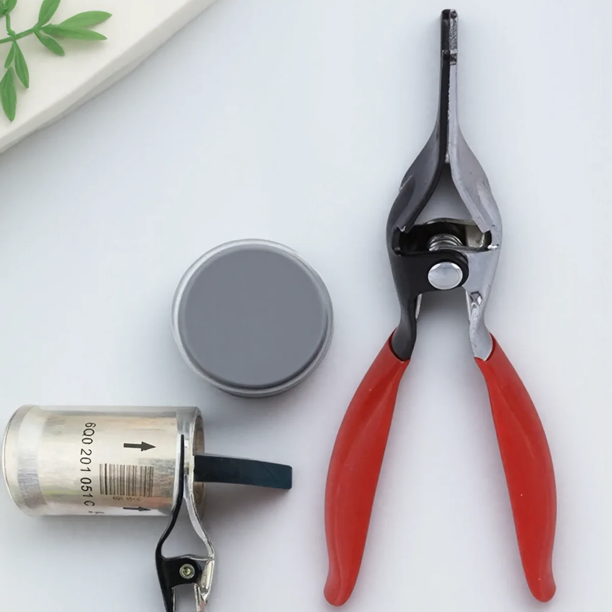 

Auto Fuel Vacuum Line Hose Remover Bending Pliers Hand Tool for Car Repair Maintenance Detachable Hose Separator