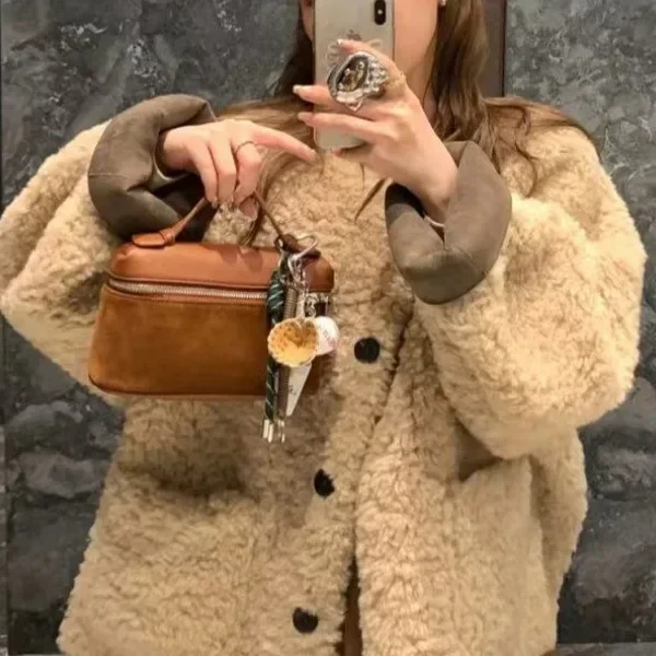 

Женская утолщенная куртка из овечьего меха, осенне-зимняя короткая свободная повседневная антивозрастная куртка, экологически чистая интегрированная кожа и мех