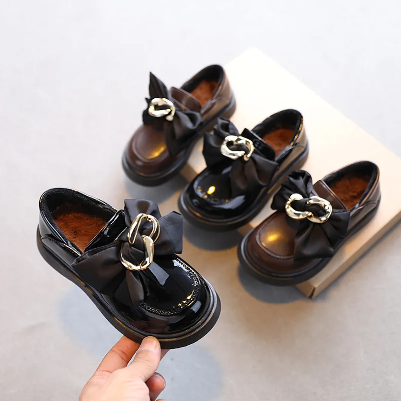 Autumn Girls with Cotton Leather New Fashion Kids School Shoes with Metal Decor and Bow Britain Style Children Flat Casual Shoes