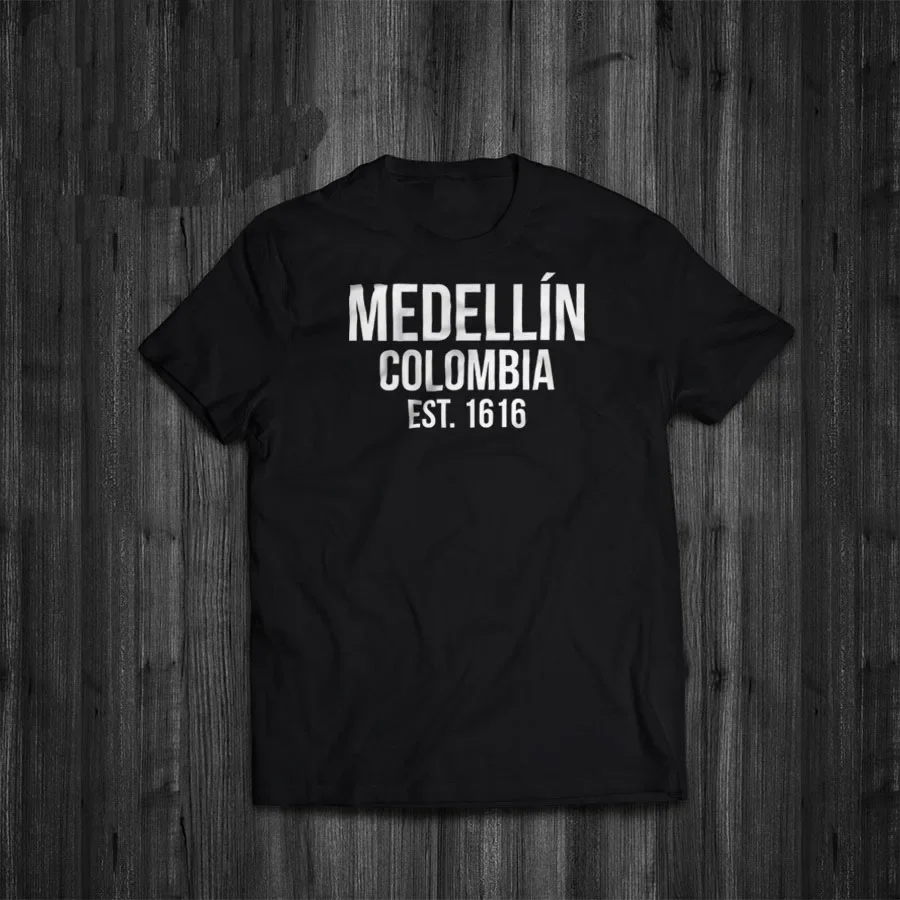 ขายร้อน Super แฟชั่นฤดูร้อนตลกพิมพ์เสื้อยืด Medellin Est 1616 Escobar El Patrol Delmovie Tee เสื้อ Unisex