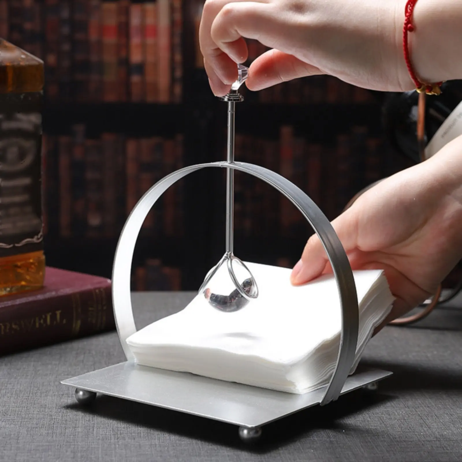 Curved Napkin Holder Luxury Design Desktop Napkin Stand Metal Tissue Holder Stable Feet Kitchen Holder Space-Saving