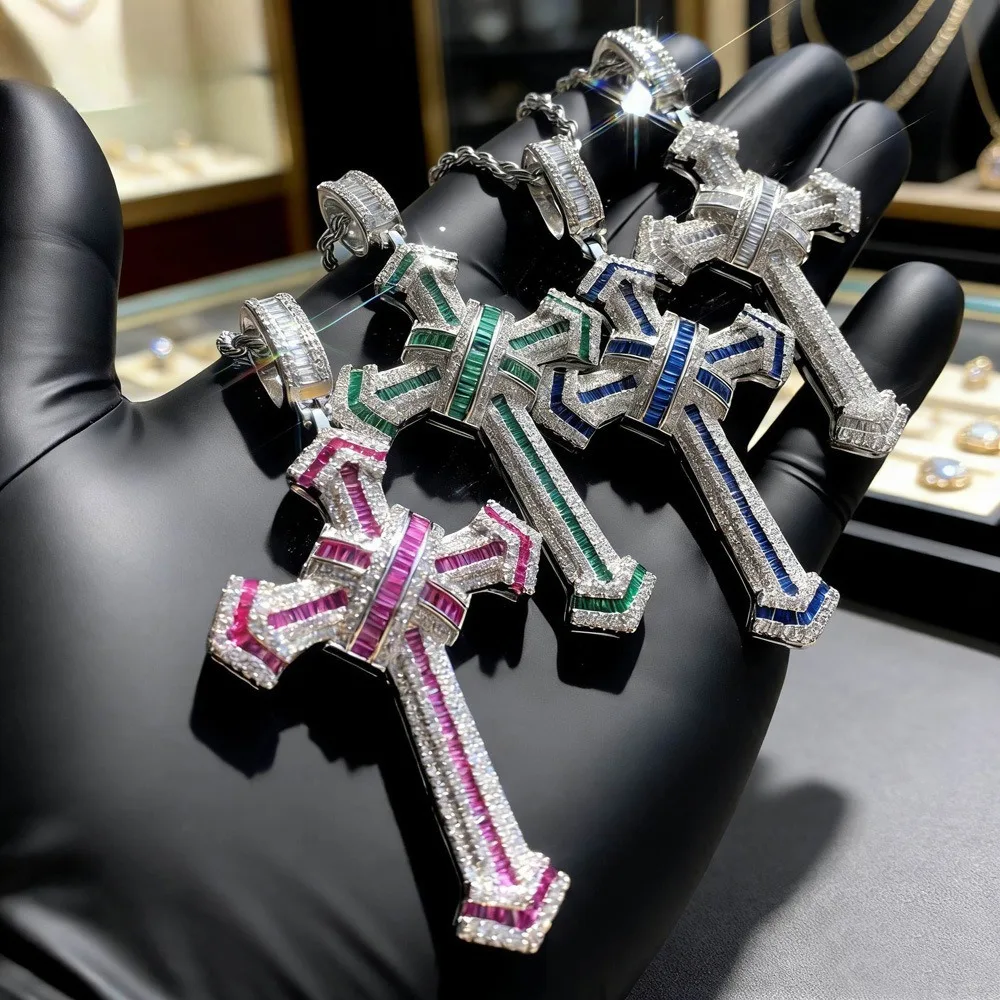 

Unisex Hip-Hop Cross Pendant Necklace with Zircon Twisted Chain, Suitable for Street Style, Parties, and Banquets.