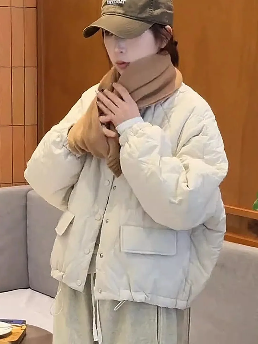

Модная утепленная зимняя хлопковая куртка женская 2025 года, новый стиль, теплая дутая куртка в корейском стиле, свободный крой, длинный рукав, круглый вырез горловины