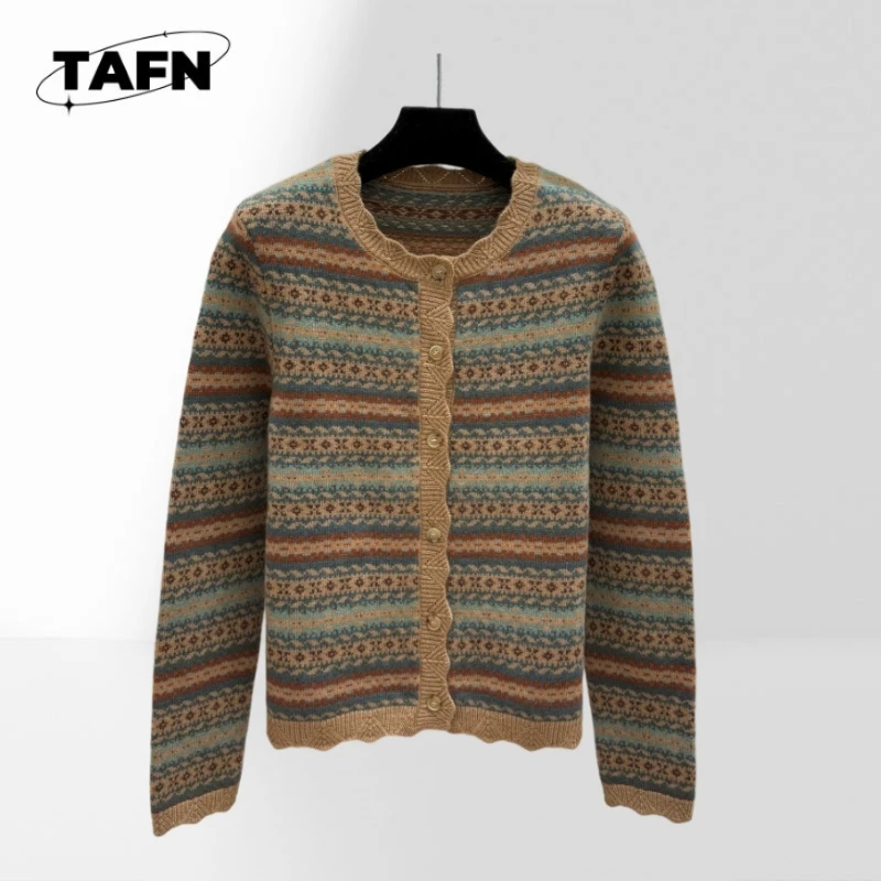 

Женский ретро-кардиган из кашемира 2025 года – элегантный дизайн для повседневного комфорта, высококачественный трикотаж для непринужденной элегантности AK1146