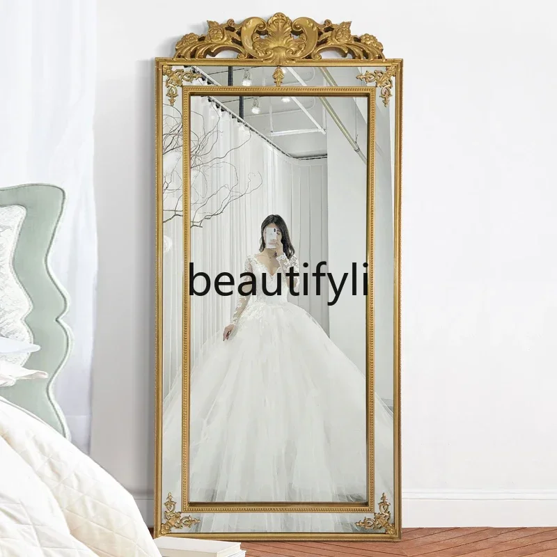 مرآة مناسبة للأميرة باللون الذهبي العتيق من الأرض إلى السقف لغرفة النوم معلقة على الحائط وأرضية خلع الملابس ومرحاض لكامل الجسم