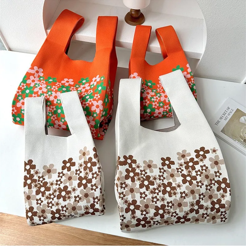 Piccola borsa a mano in maglia floreale fresca fatta a mano da donna Mini borsa per cellulare borsa a tracolla portatile per pendolari Design Fashion