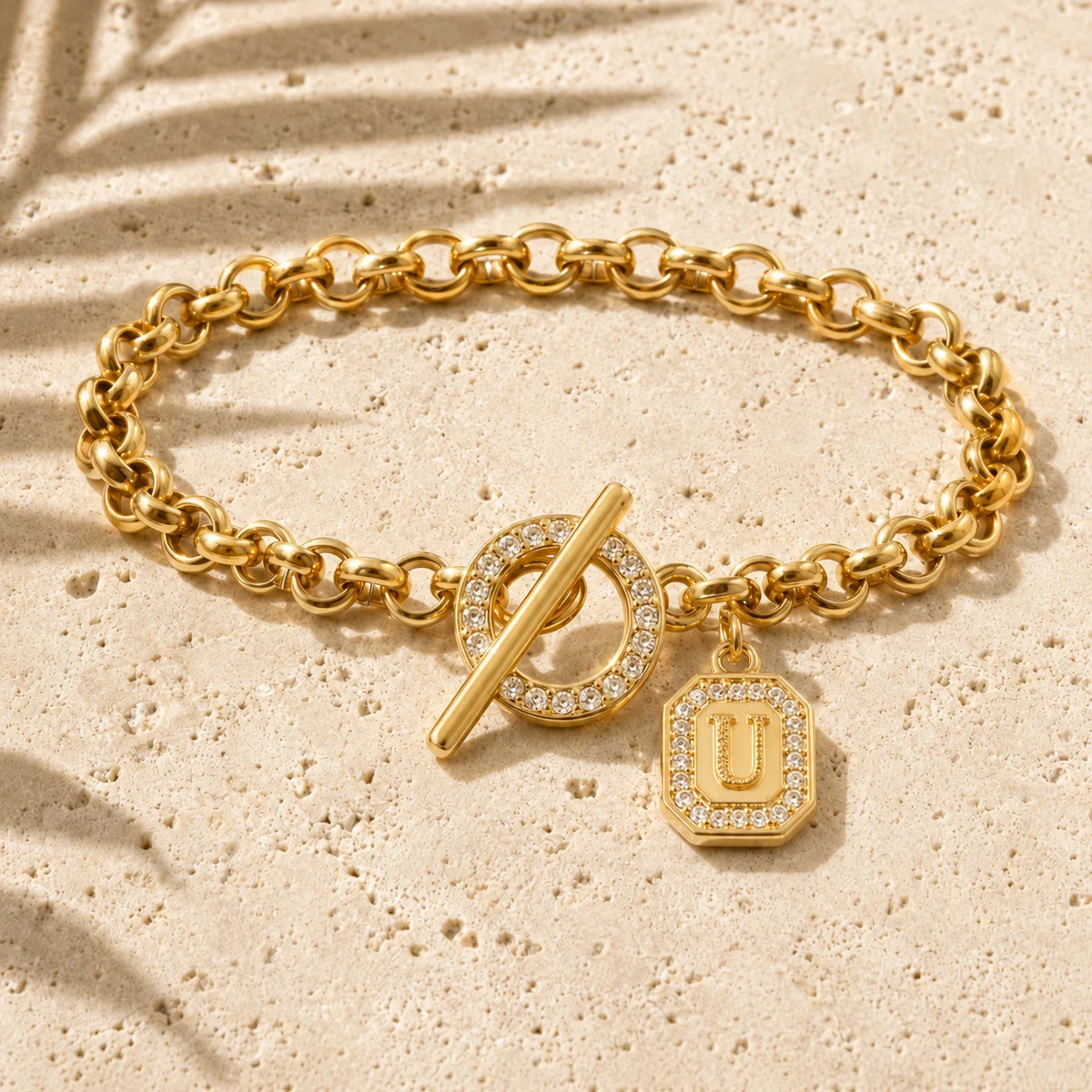 Vergoldete Personalisierte Initialen-Charm-Armbänder für Damen und Herren mit Kubischem Zirkonia und Knebelverschluss - Schmuckgeschenk für den Alltag – Detail 24