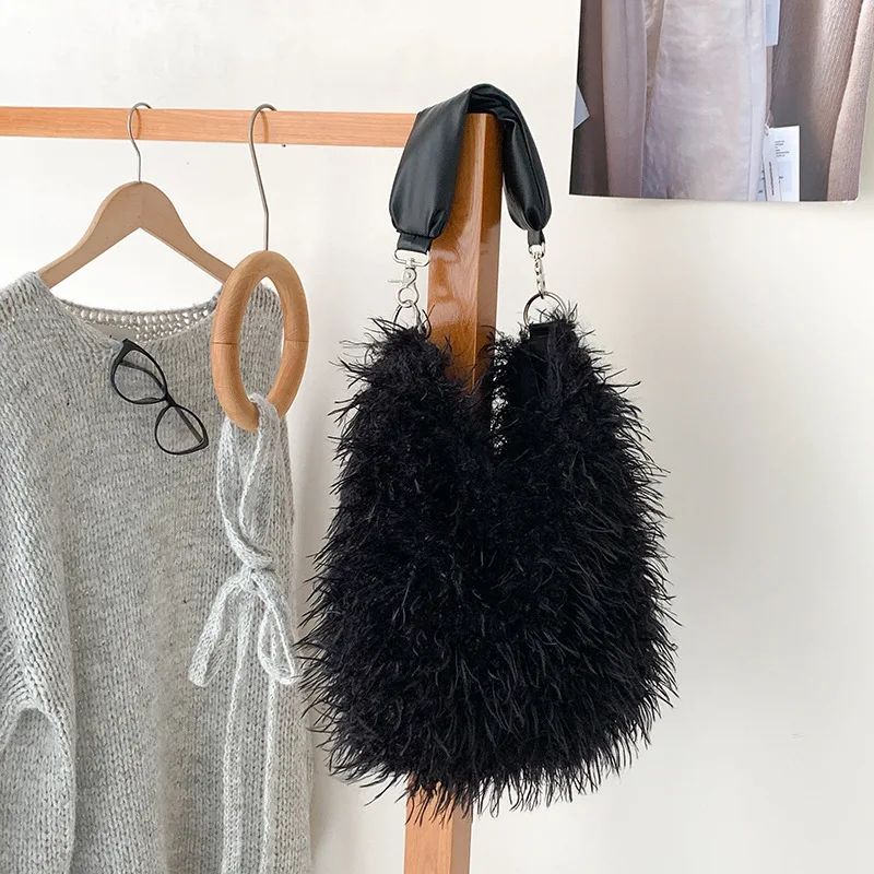 2024 autumn and winter fashionable and personalized long hair bag, niche sense, simple and capacity single shoulder fur bag