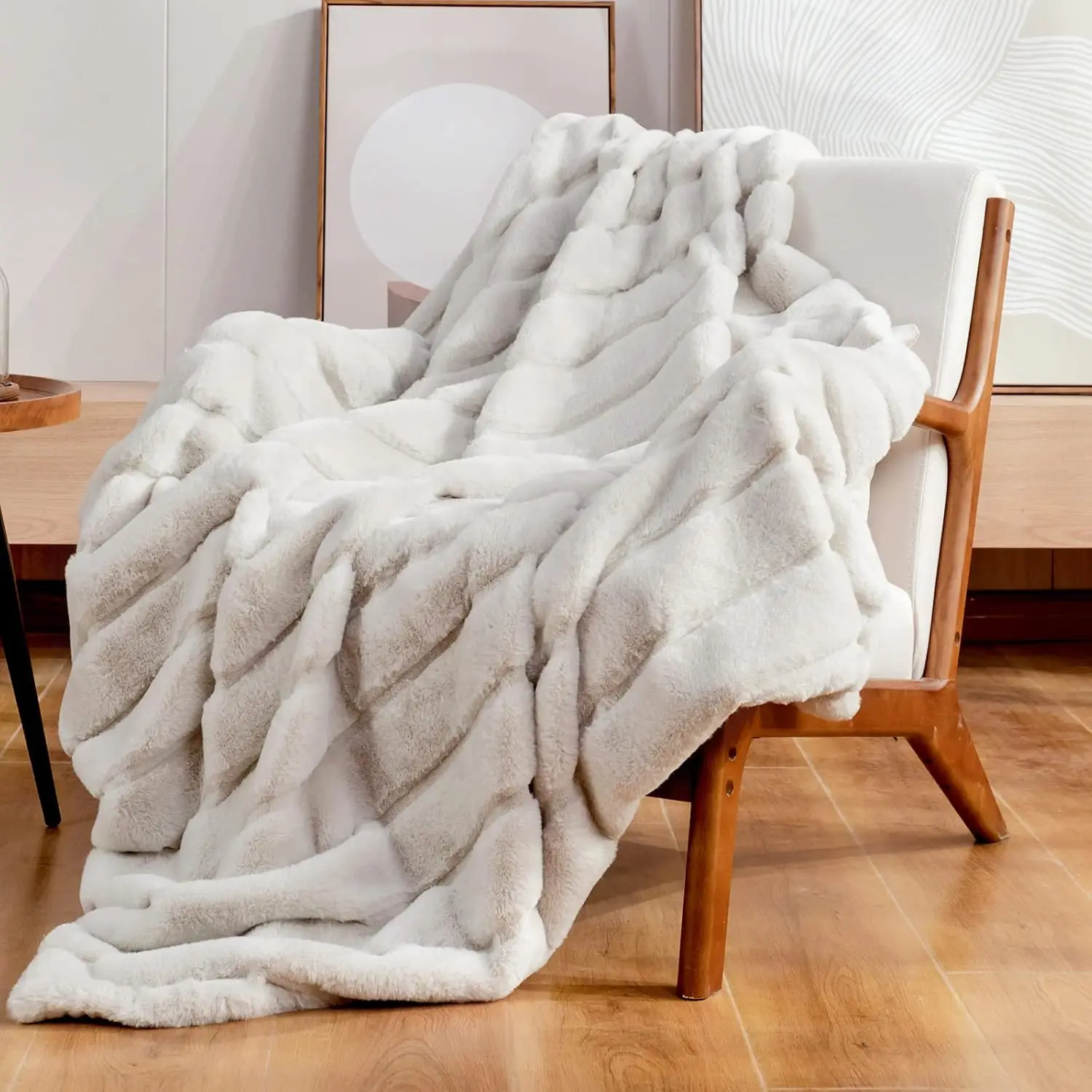 Cozy Bliss Faux Fur Throw Blanket for Couch, Cozy Soft Plush Thick Winter Blanket for Sofa Bedroom Living Room