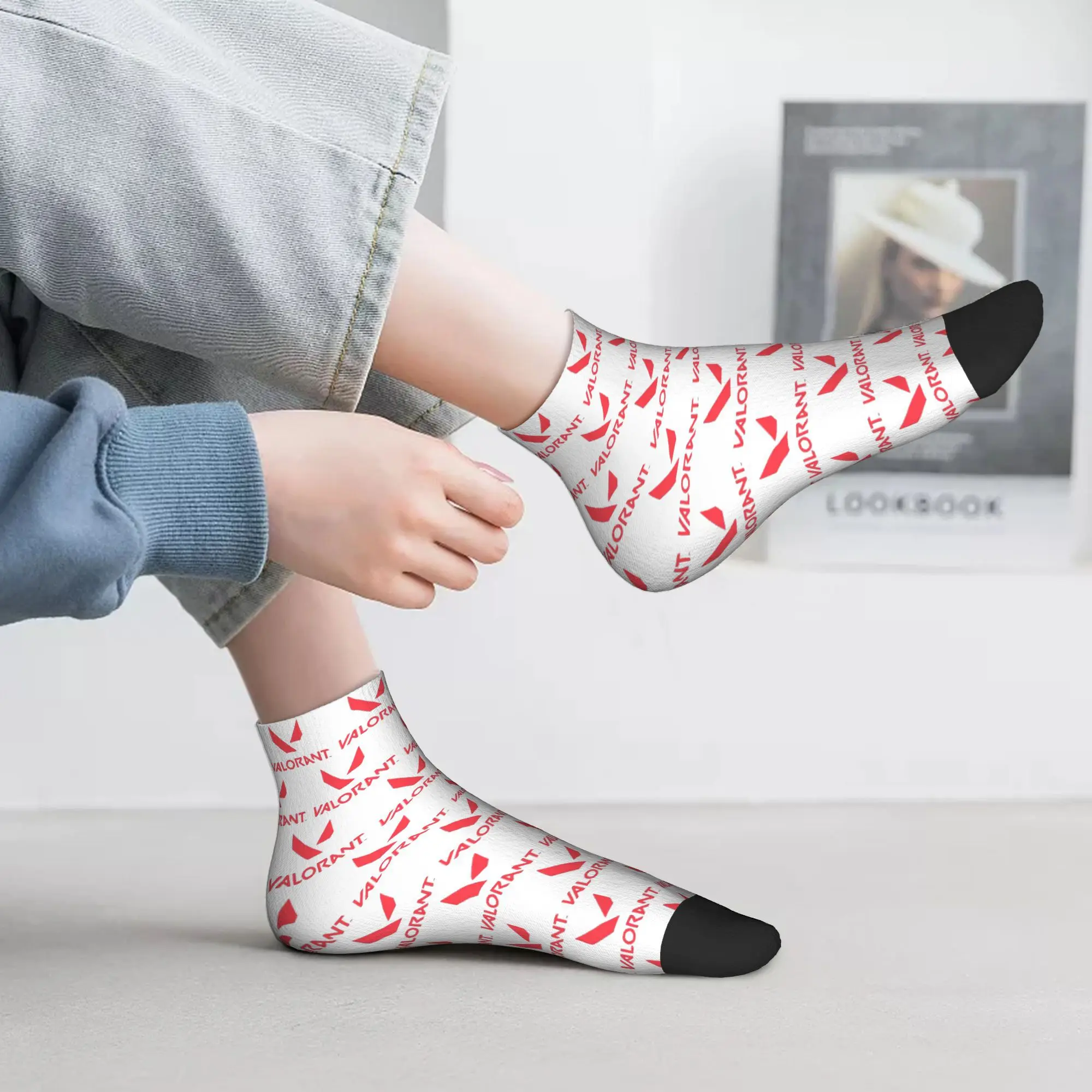 

Всесезонные носки V-Valorant Riot Games для стрельбы Harajuku, супер мягкие спортивные носки-трубы, мягкие чулки в стиле хип-хоп для мужчин и женщин