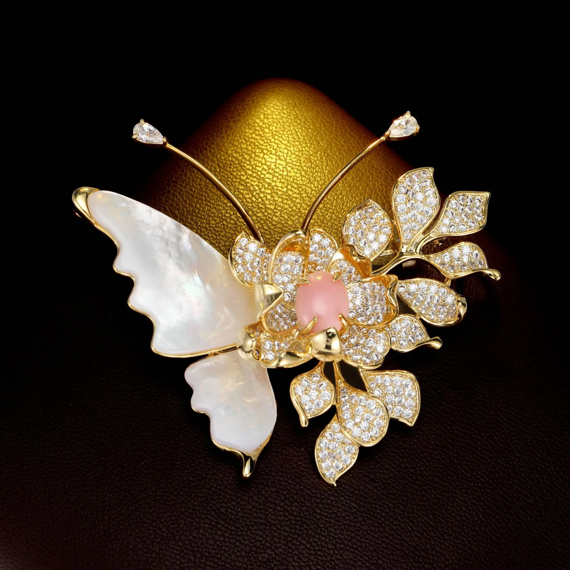 Высококачественная брошь-бабочка из натуральной ракушки с универсальным дизайном, нишей и легким роскошным аксессуаром-брошкой для пальто.