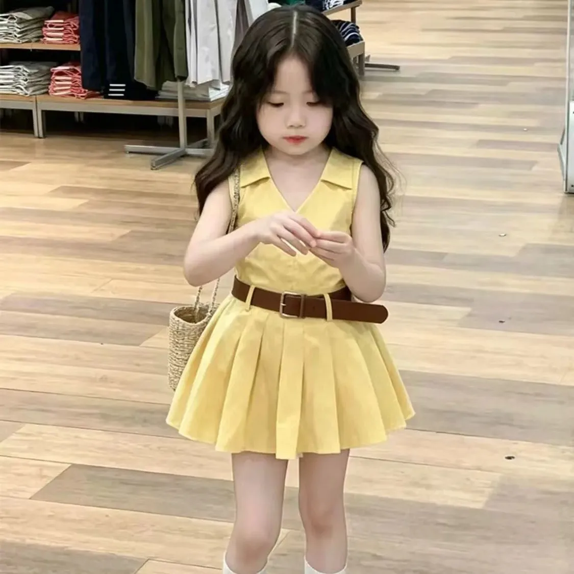 

Girls Summer New Yellow V-Neck Hanging Neck Dress Retro Waist-Cinching Dress for Kids Vintage Elegant Dress for Little Girls