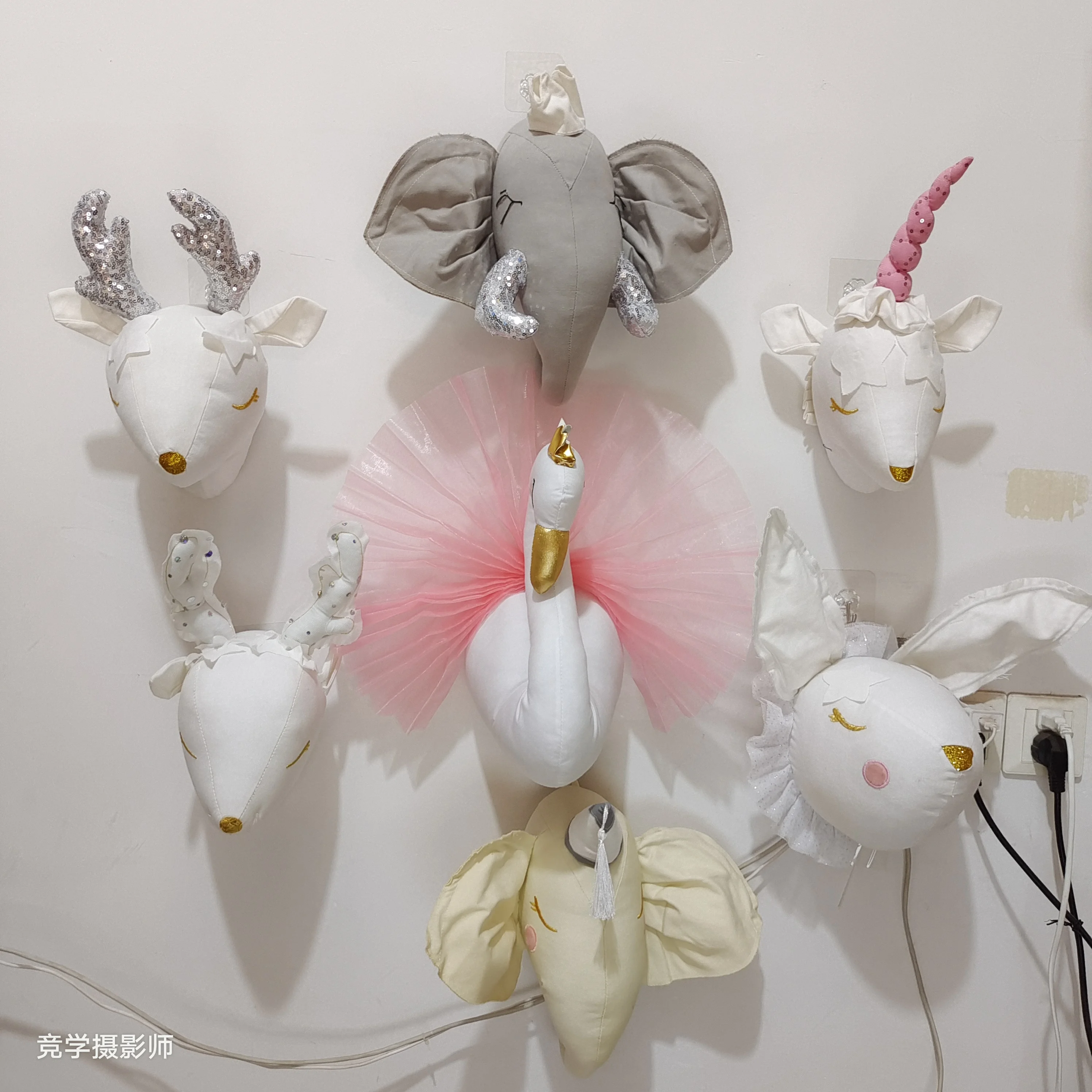 Tête d'animaux en feutre 3D faite à la main, têtes d'animaux en peluche, tête d'éléphant, tête de cygne, décoration murale suspendue pour chambre d'enfant