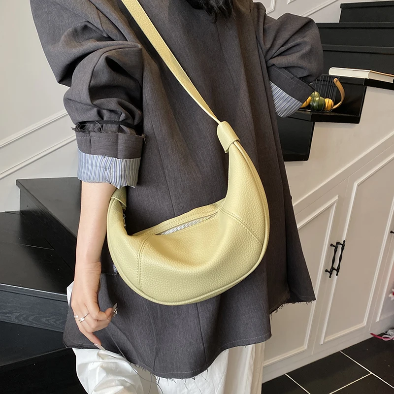 حقائب كتف جديدة أنيقة عالية الجودة من البولي يوريثان على شكل هلال للنساء 2025 محفظة كروس فاخرة بتصميم تحت الإبط حقيبة يد للسيدات #3