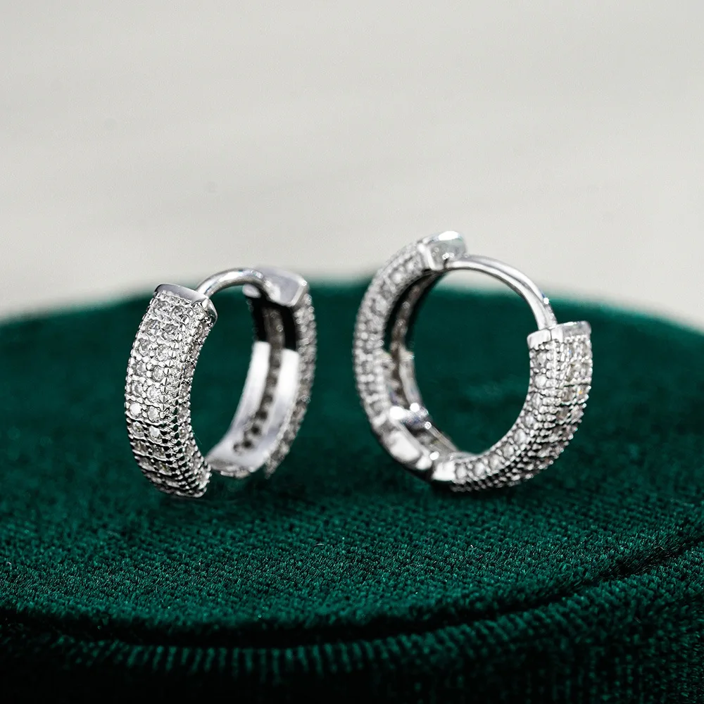 

Hip Hop 18K Gold Moissanite Earrings with Round Luxury European and American Style Platinum PT950 Earrings for Men and Women